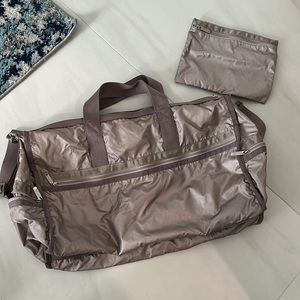 LE SPORTSAC LARGE METALLIC CHAMPAGNE BEIGE NYLON CARRYALL